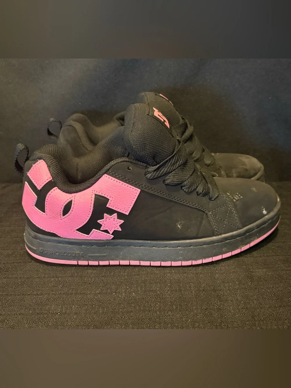black & pink DC Court Graffik Boys size 7.5 Skateboarding Shoes